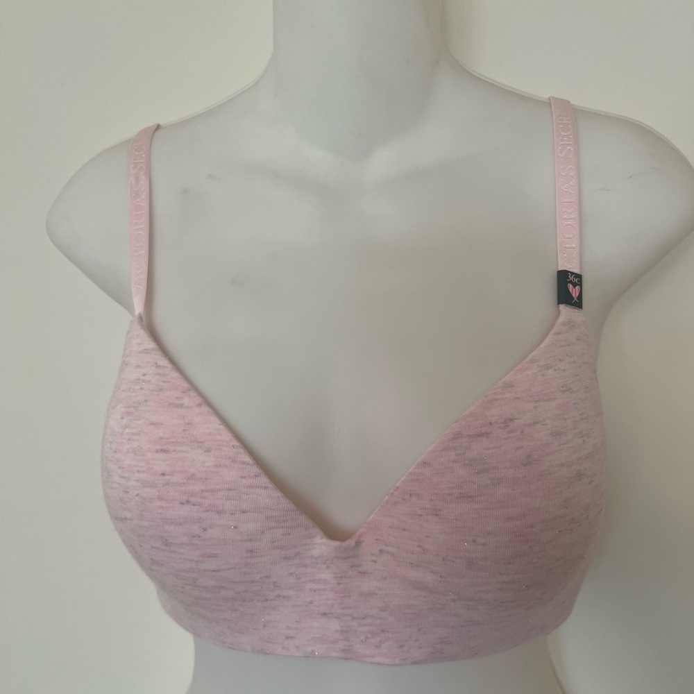 New with Tags Victoria’s Secret Lightly Lined Wireless Bra. Size 36C.
